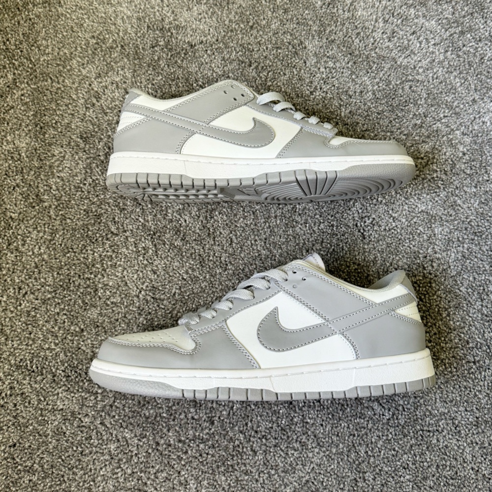 Custom athletic wear shoes, men’s size 8
